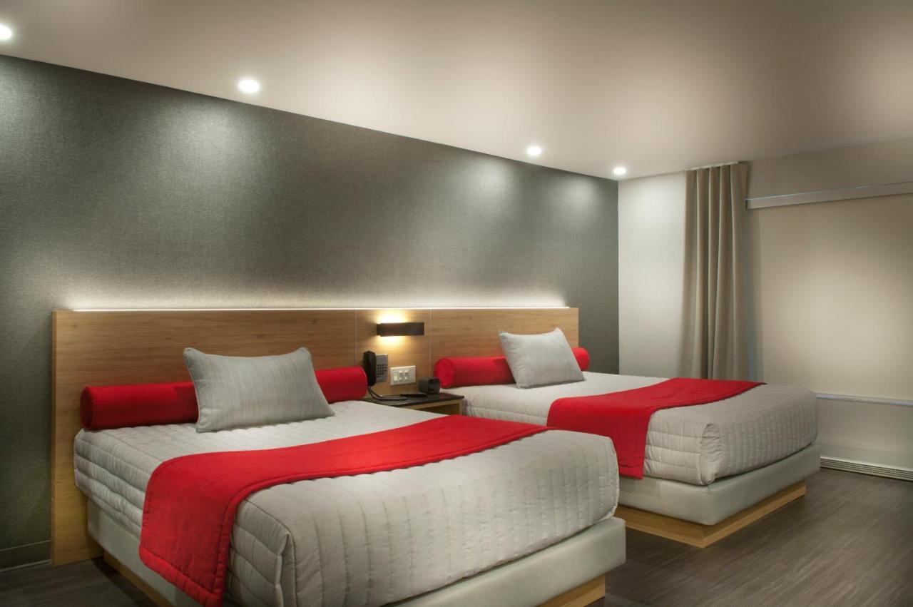 Hotel Ramada By Wyndham Laval Exterior foto